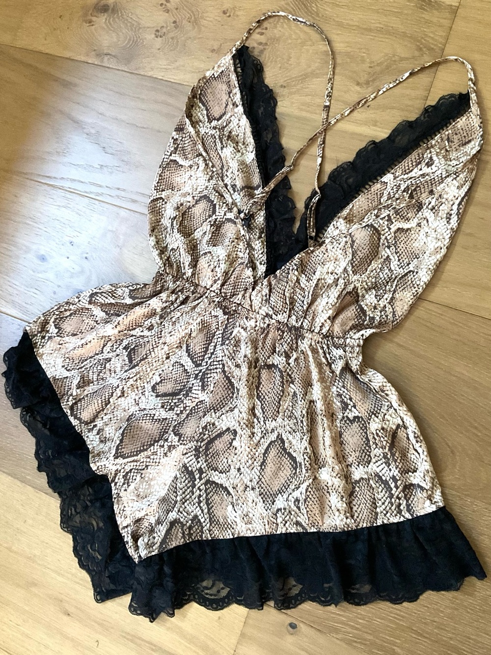 Missguided Snakeskin Teddy Romper Pajamas Black Lace Satin Sexy Flirty Size 8/M - Picture 5 of 11